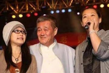 她陪了趙本山12年,被25萬和一台夏利車打發,如今58歲成女富豪