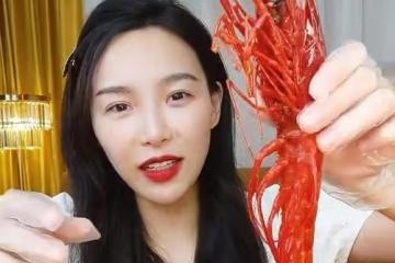 吃播小貝餓了挑戰紅魔蝦,被質疑甲狀腺大,網友:該消停了