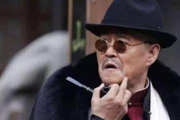 上春晚忘詞，現場瞎編一句話火遍全國，如今卻曇花一現消失了？