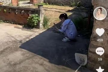 36歲女星定居農村生活,租住老舊磚瓦房,穿拖鞋蹲院中四周無人煙