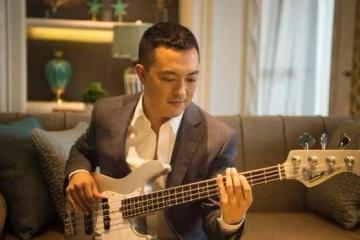 他是蔣勤勤同學,30歲成影帝,被傳窮到送外賣,出道36年卻不火