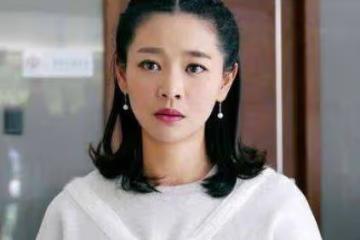 她曾多次飾演張嘉譯老婆,卻沒能被捧紅,演一次張國立女兒就火了