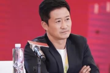 吳京被美女2次主動挽手 火速推開一秒變臉