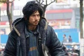 還記得多年前火爆網絡的「犀利哥」嗎？他現在過得怎樣？