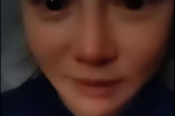 央視前女主播直播間崩潰痛哭：心疼結婚8年生3子