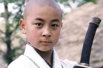 釋小龍背景有多硬?5歲成名7歲為成龍頒獎,和洪金寶稱兄道弟