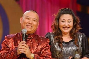 郭德綱老婆年輕美照首曝光，清純可人美到犯規，怪不得老郭苦追她