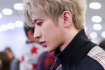 男星的側臉來了,蔡徐坤的非常精緻,歐豪的鼻子真尖