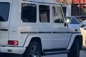 馬思純開車亂扔垃圾、違規併線還逆行!網友怒噴到熱搜第一去了!