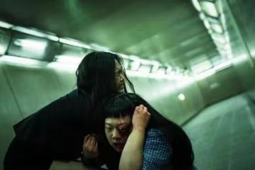 別再罵了？拋開醜惡的設定不談，《哭悲》揭露了殘酷的社會真相