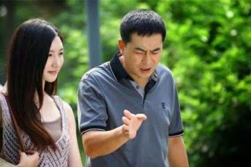 她與富豪老公離婚後，攜24億巨款嫁給張嘉譯，如今51歲成人生贏家