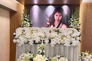 余天 李亞萍抵達余苑綺靈堂,父母忍住傷痛為女兒選遺照