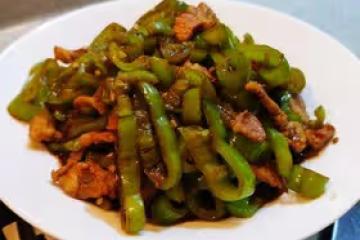 尖椒炒肉（爆下飯）