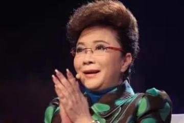 她是國家一級演員，從萬人捧到萬人踩，今臉部僵硬不敢認，她是誰？