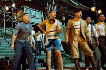 首部作品《河神》,以驚悚與美味相結合,以聲光效果打造出完美的神秘氣氛