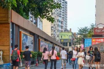 我在出租屋陽台上，發現了女鄰居的秘密