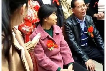 結婚現場拍全家福，婆婆當場憤怒離開遭指責，知情人急忙解釋