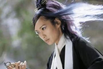 記得《神鵰俠侶》李莫愁？韻味上不減當年風采，52歲活的很瀟灑