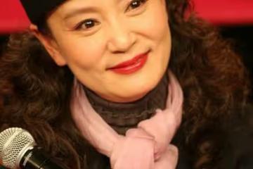 劉雪華：喪夫無子獨居10年，24小時開著電視，害怕摔跤沒人知道