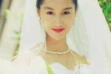 甜蜜，凍齡女神朱茵49歲生日在劇組度過，老公黃貫中隔空獻歌