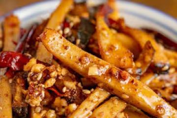 香辣爽滑【冷吃杏鮑菇】，周末追劇的快樂源泉
