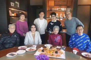 香港演藝圈老戲骨聚會,有人做完開顱手術,有人獲周潤發親自按摩