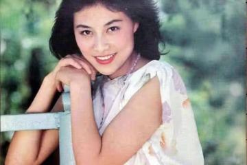 她是國家一級演員，患癌後遭丈夫拋棄，女兒跑龍套和媽媽相依為命