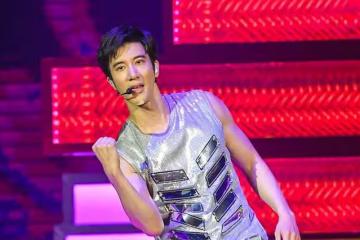 王力宏《依然愛你》被揪藏頭詩告白劉亦菲 自加吻戲卡油女神