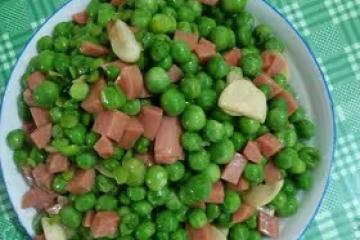 火腿腸炒豌豆