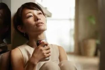 我和老公是二婚從組家庭,我懷孕後,他總偷摸去找前妻