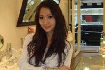 她是台灣第一名媛,21歲嫁給商業大佬,今41歲美成這樣