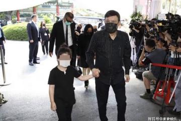 余苑綺遺體即將火化,女兒送別媽媽最後一程,哽咽喊媽媽我想你