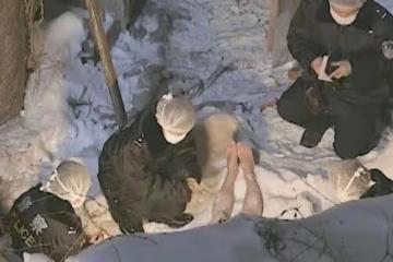 《膽小鬼》秦天對黃姝做了什麼？秦天為什麼要把黃姝仍雪地里？