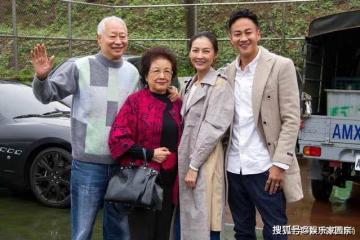 何潤東一家四口同框合影,妻子林靜儀穿灰色大衣亮相,太有愛了