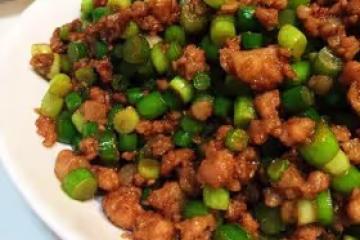 蒜薹炒肉沫