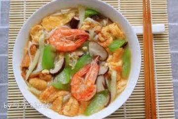🍜絲瓜三鮮面｜適合夏天的鮮美掛麵