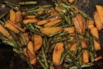 明日便當之超級下飯醬炒土豆燒豇豆！太香了！
