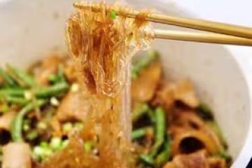 這個菜吃完之後婆婆和媽媽差點兒打起來了...巨香五花肉燜粉！！粉絲比肉還好吃！！
