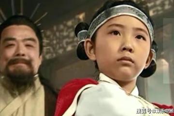 靠女扮男裝出名，連吳京都把她當妹妹疼，如今31歲美得不像話