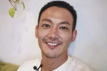恭喜！台灣著名偶像團體男星求婚成功，小4歲未婚妻是公司CEO
