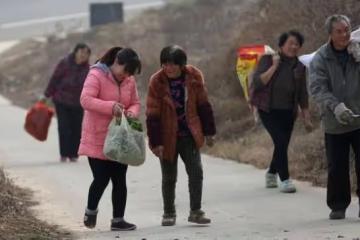 婆婆生病想讓兒媳照顧,兒媳:請假要扣一千,婆婆:我給你三千
