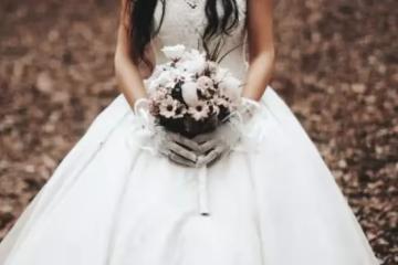 兒子瞧不起妻子,母親生病後又讓妻子照顧:花錢請你照顧,要識相