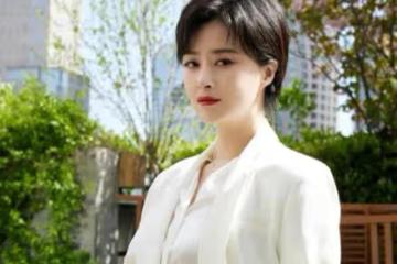 「心直口快」蔣欣,揭開演藝圈亂象,暗諷趙麗穎假唱與好閨蜜鬧掰