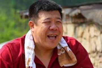 螢屏經典憨厚形象，出生軍人世家，兒子因顏值，靠他都火不起來
