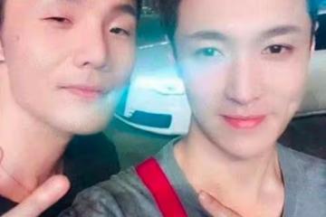 李榮浩張藝興合影，明明張藝興五官更端正，可愣被李榮浩迷住了！