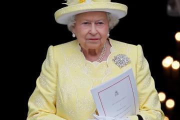 英國女王離世,白金漢宮降半旗,王室官方發布葬禮安排細節