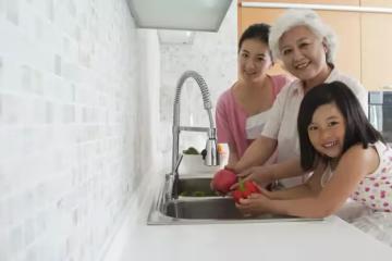婚前和男友去了一趟他父母家,回來後果斷分手,這樣的家庭我不嫁