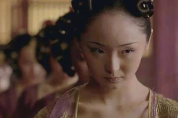 被張藝謀相中後一炮而紅,顏值不輸唐嫣,如今卻無戲可拍