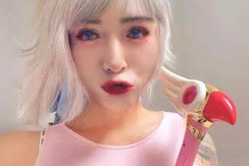伊能靜兒子巴黎度假,扮女裝現身酒吧,穿長裙身材窈窕不輸媽媽