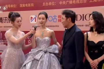 女演員的底氣是裝不出來的,馬麗淡定從容,陳都靈尷尬露怯